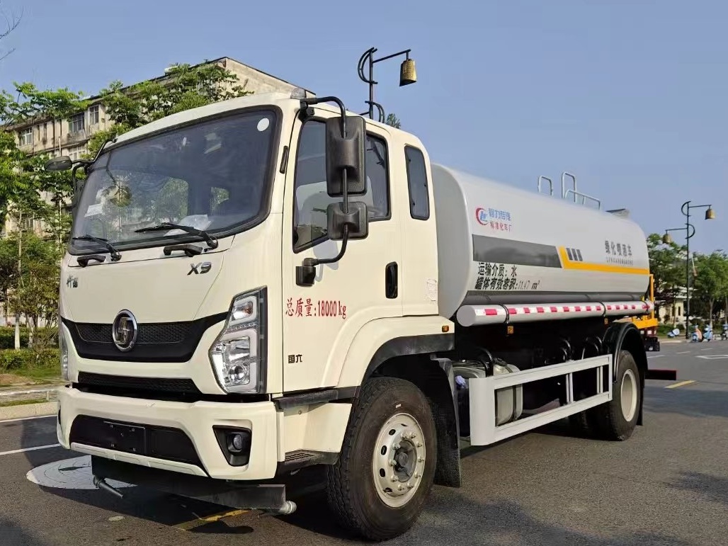 15-Cubic-Meter Sprinkler Truck