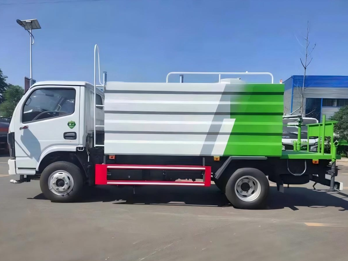 5-7-Cubic-Meter Sprinkler Truck 2