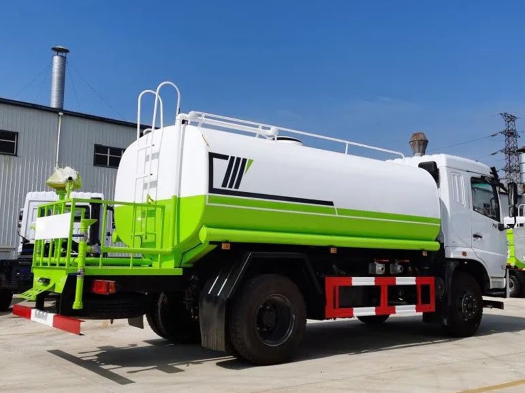 12-Cubic-Meter Sprinkler Truck 3