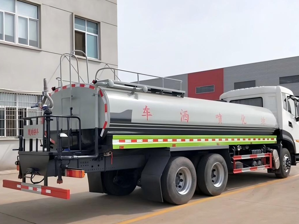 18-20-Cubic-Meter Sprinkler Truck 3