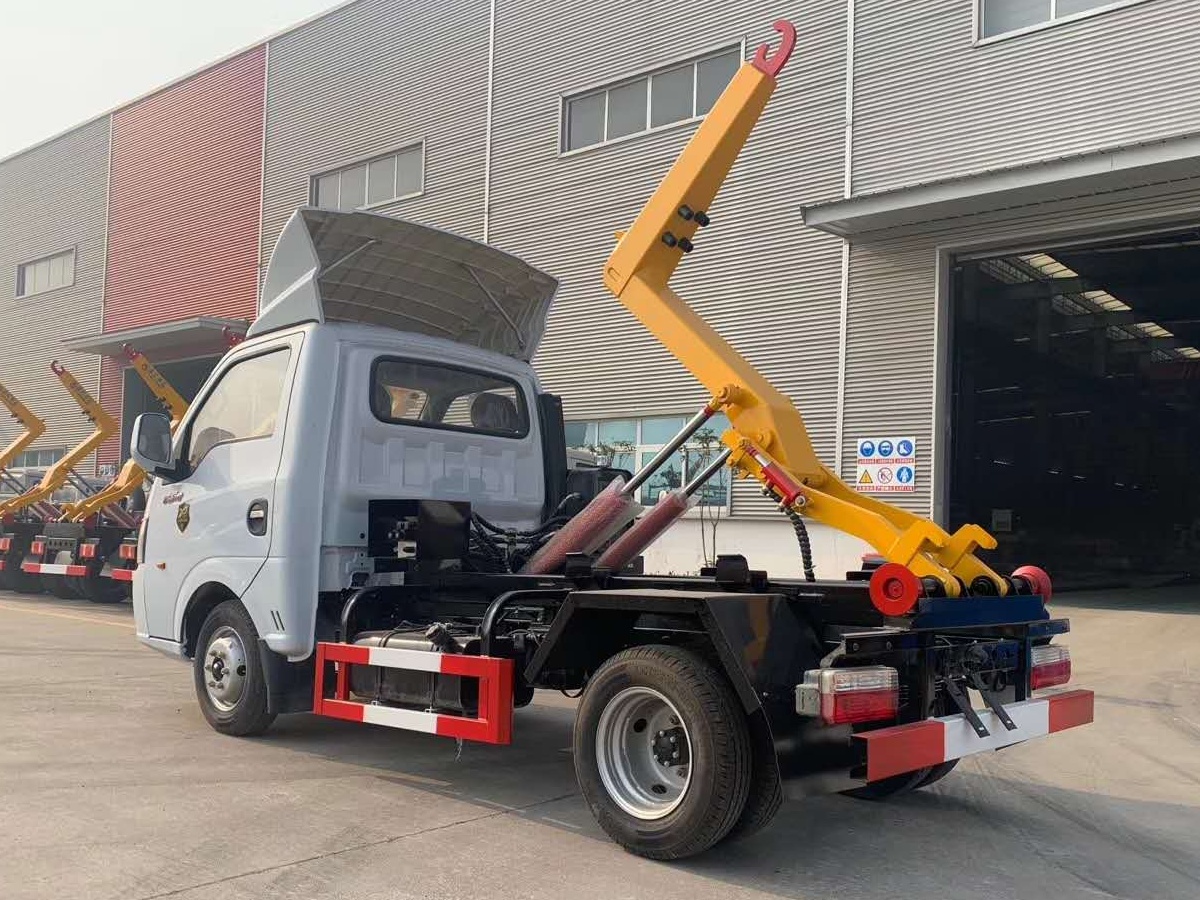 Small Hook-Arm Garbage Truck