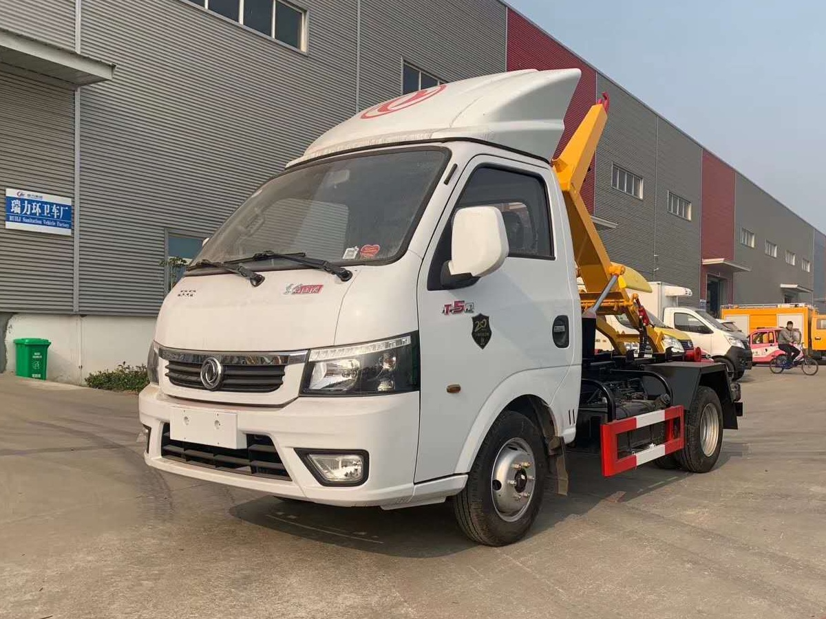 Small Hook-Arm Garbage Truck 2