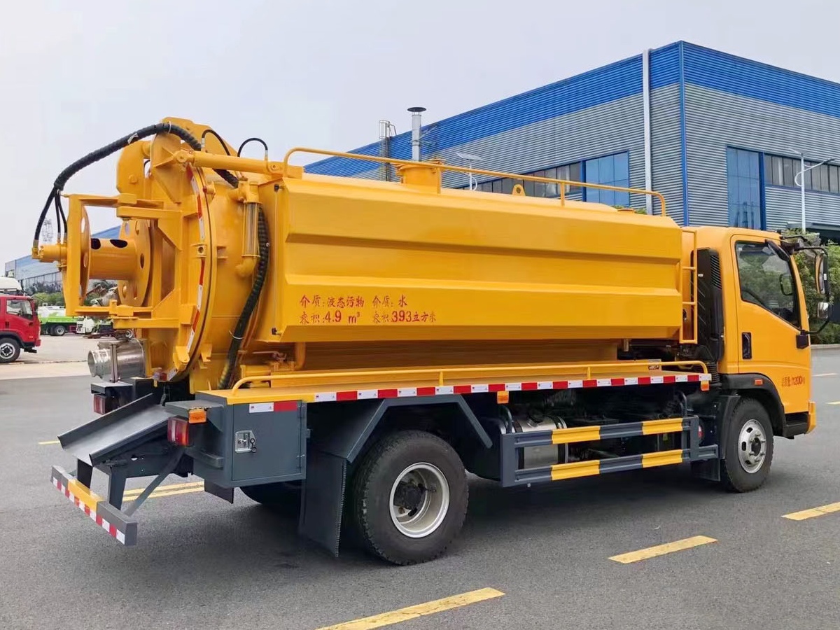 10-Cubic-Meter Sewage Suction Truck 4