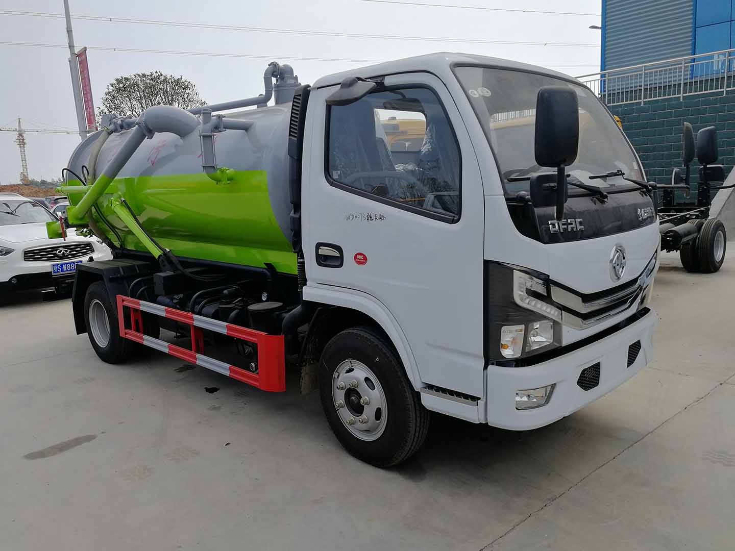 XW-01 Cylindrical Tank Sewage Suction Truck