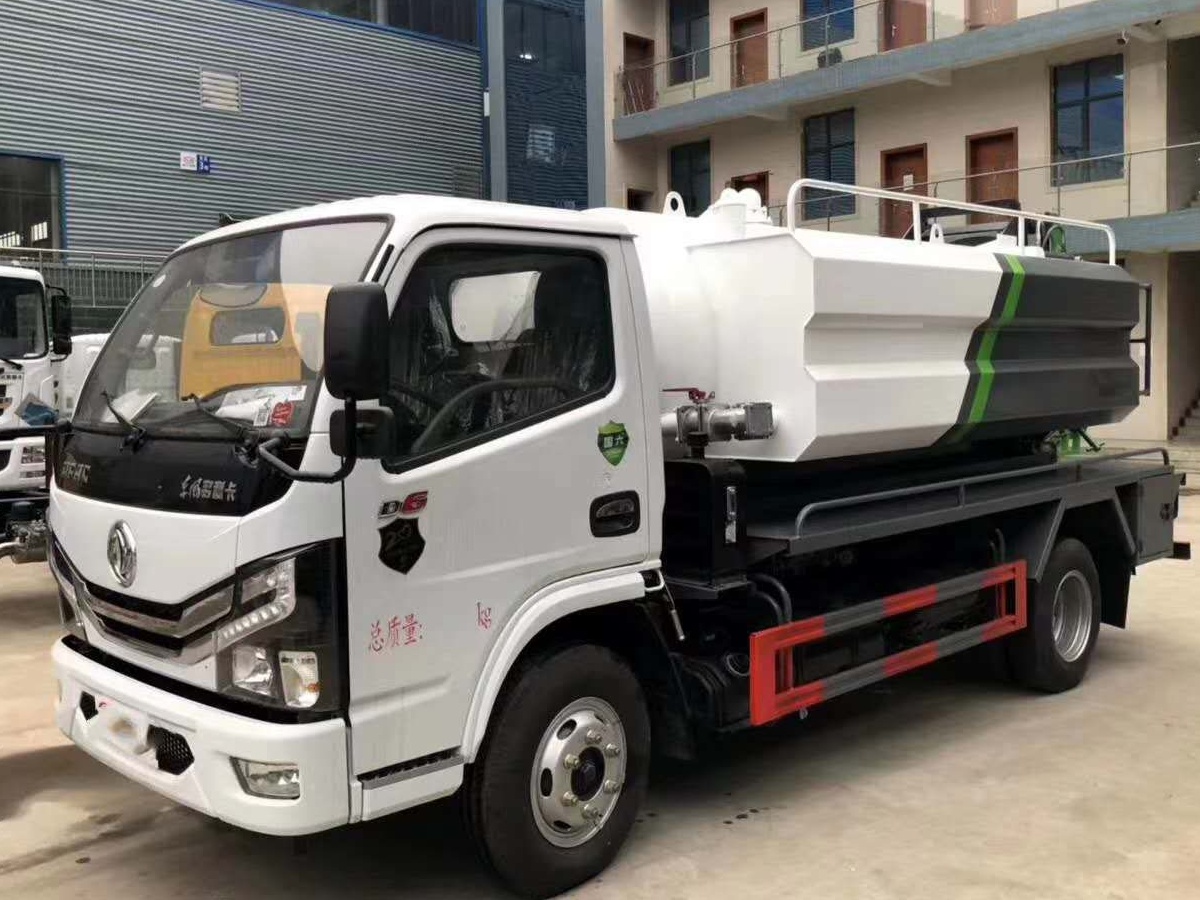 XW-02 Square Tank Sewage Suction Truck 2