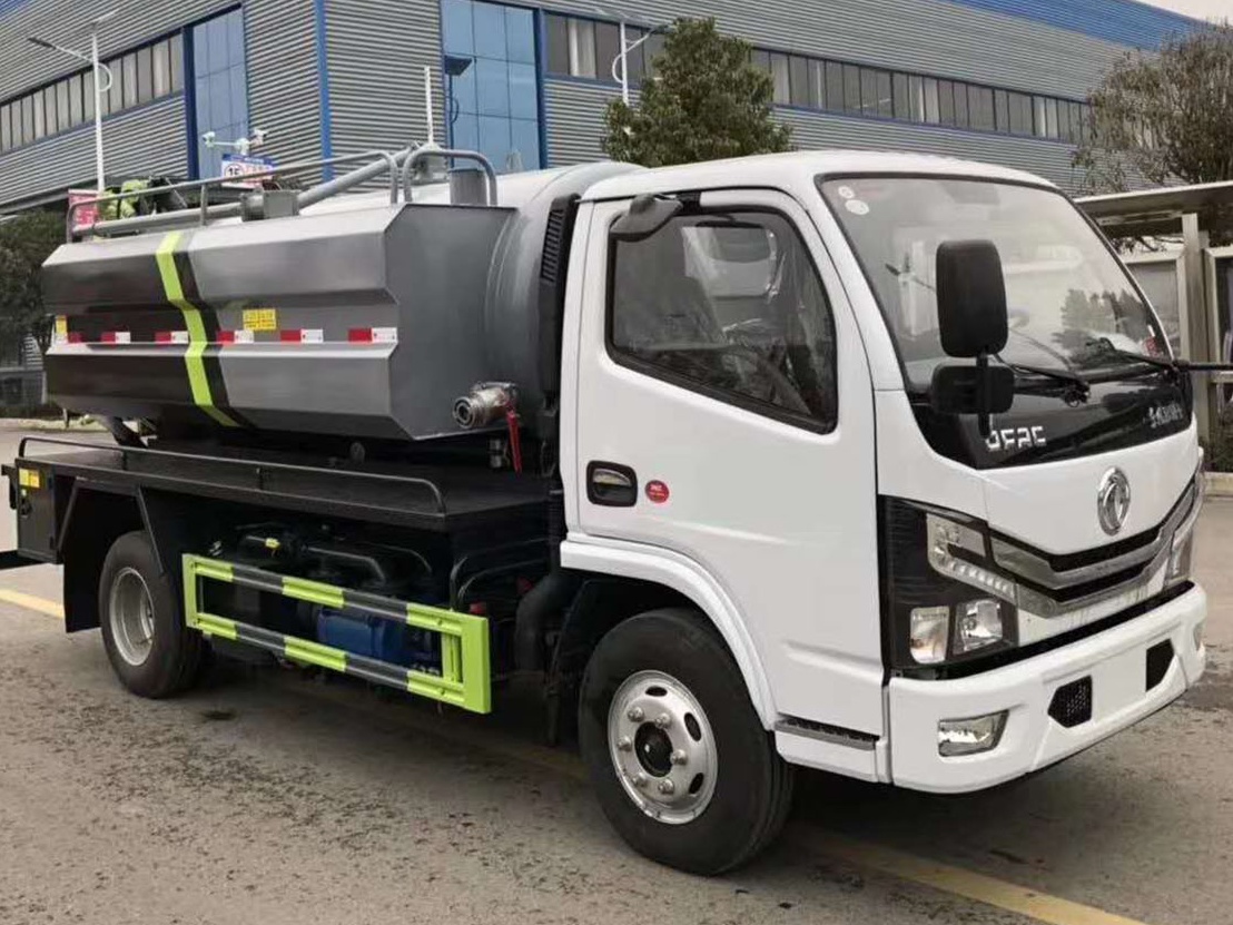 XW-02 Square Tank Sewage Suction Truck