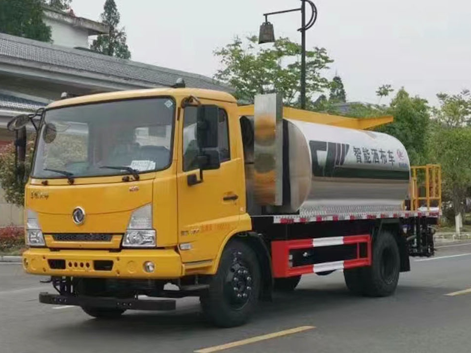 S1 Asphalt distributor truck