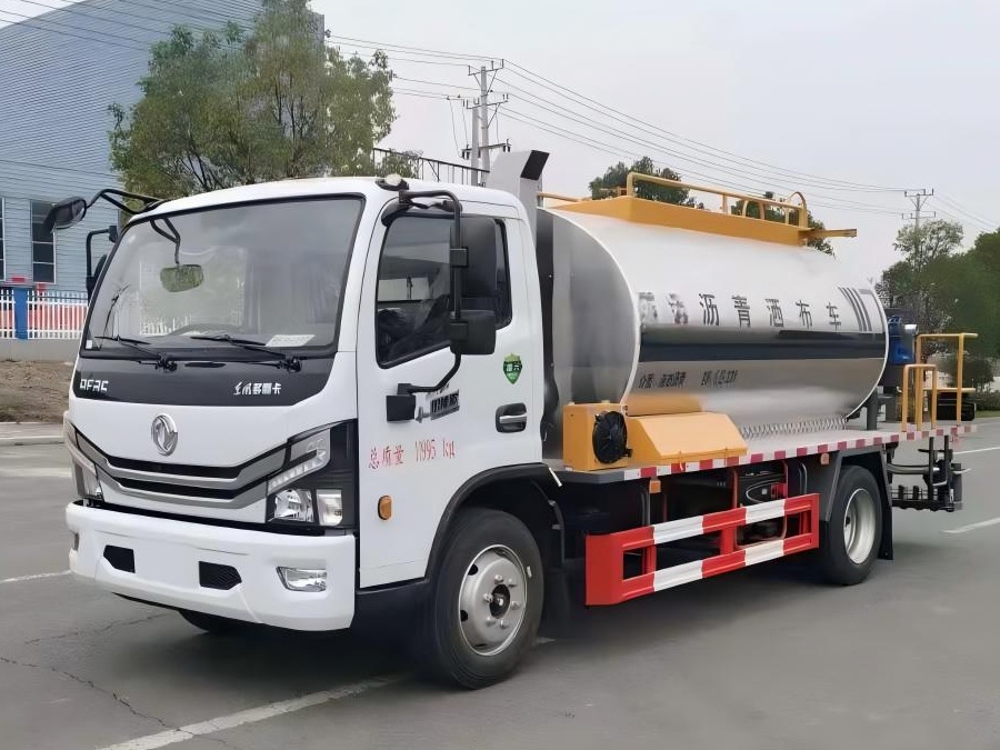 7-Cubic-Meter Asphalt distributor truck