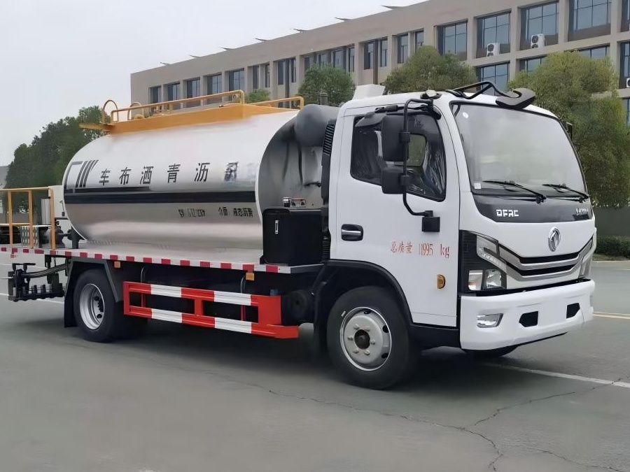 7-Cubic-Meter Asphalt distributor truck 2