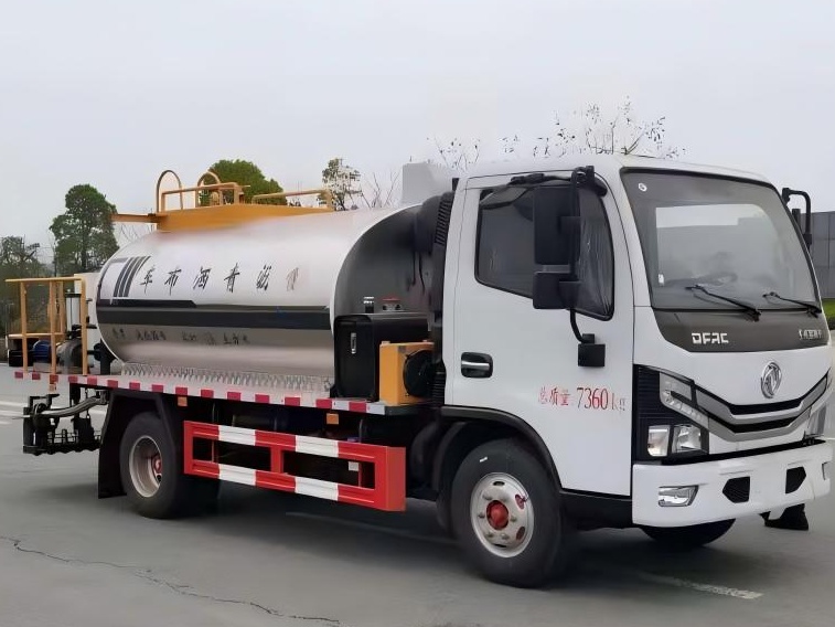 4-Cubic-Meter Asphalt distributor truck 3