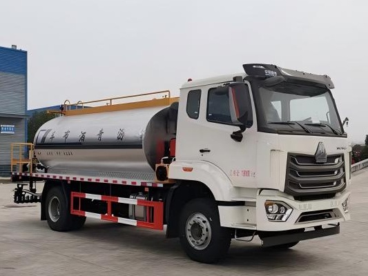 10-12-Cubic-Meter Asphalt distributor truck 2