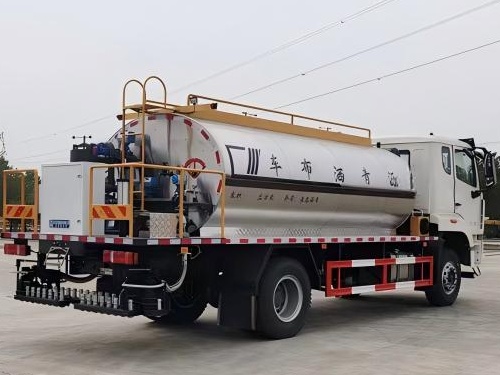 10-12-Cubic-Meter Asphalt distributor truck 4