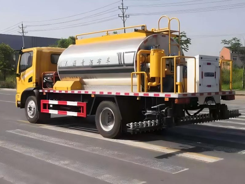 6-Cubic-Meter Asphalt distributor truck 3