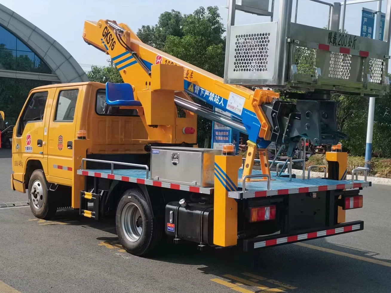 16-meter Aerial work vehicle 2