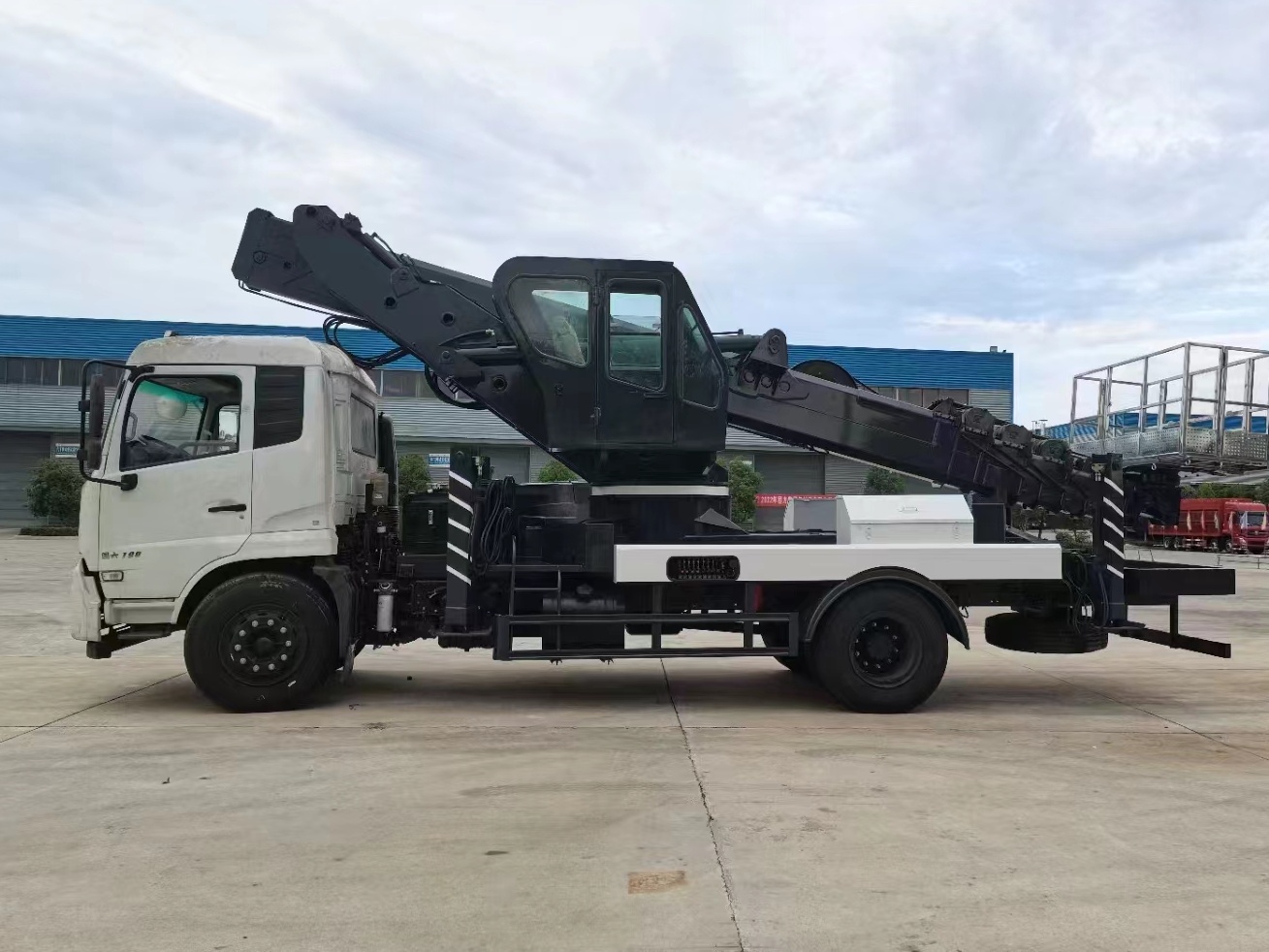 33-meter Aerial work vehicle 2