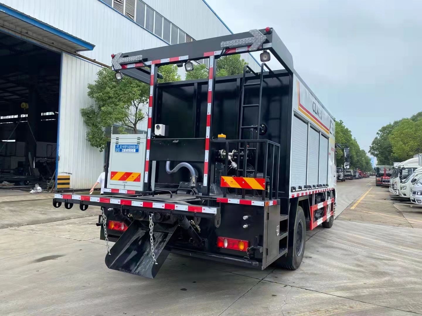 XJ-01 Slurry Seal Truck 3