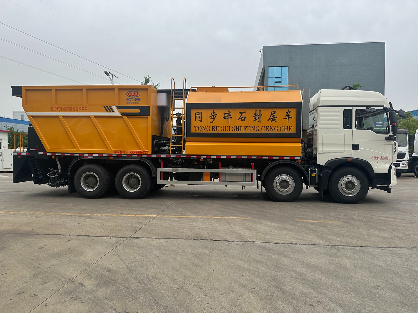 LQ-1 sphalt-on-gravel synchronous seal coat truck 2