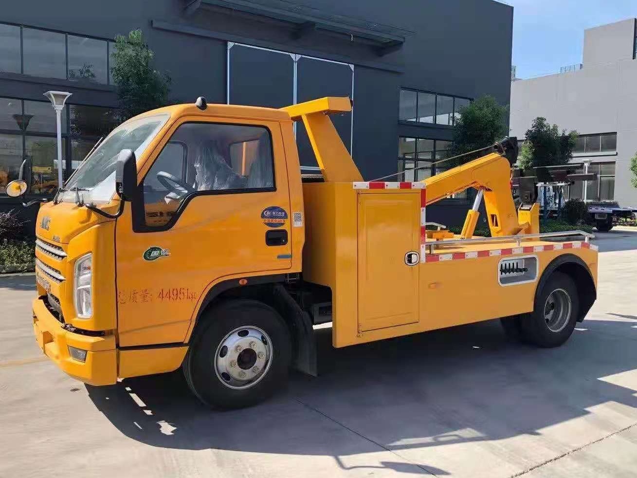 N600 (Wide-body) Towing and Recovery All-Terrain Vehicle