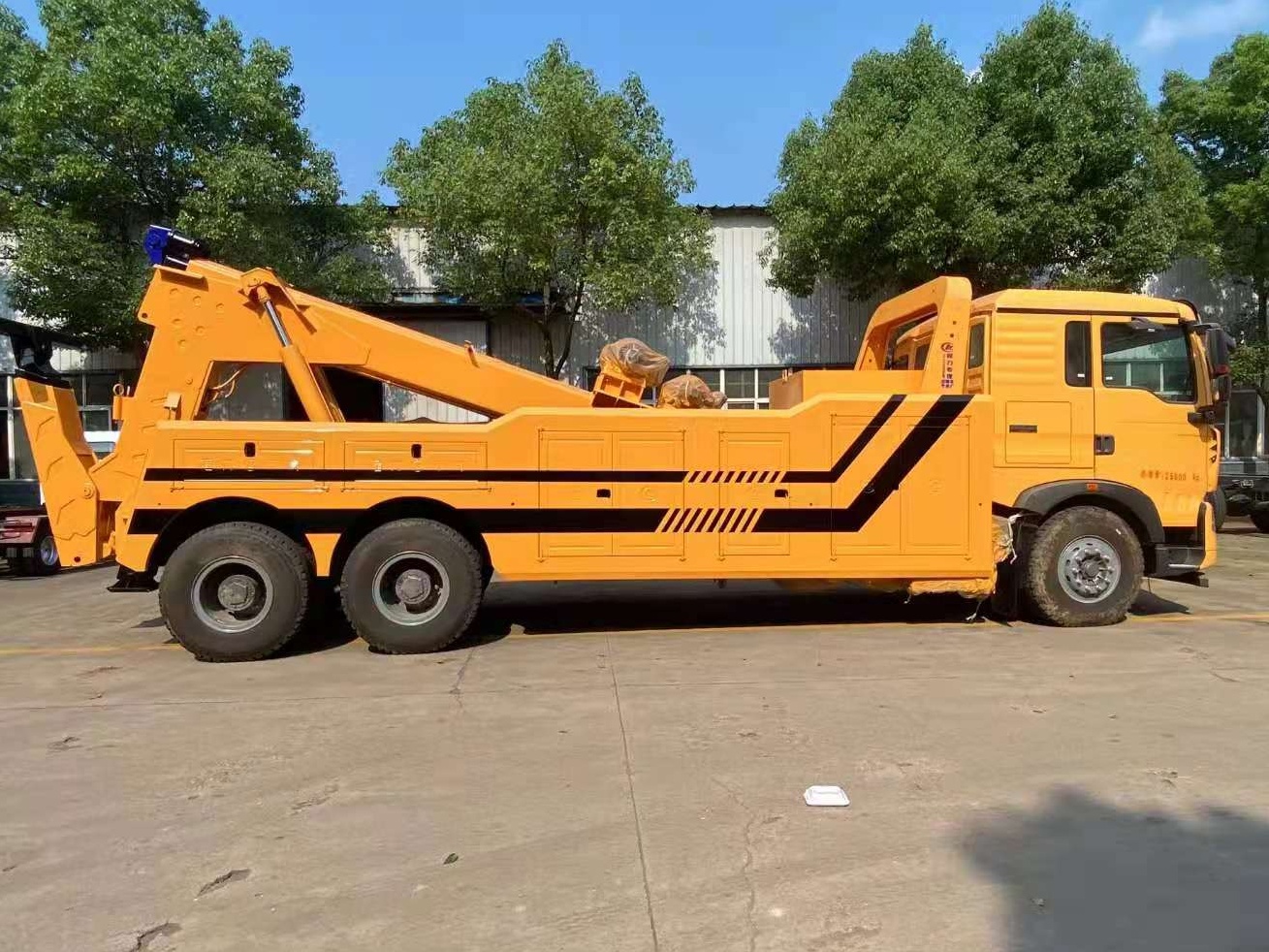 Rear dual-bridge tow and drag integrated clearing vehicle 3