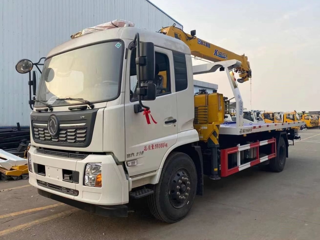 Rescue vehicle equipped with a hook