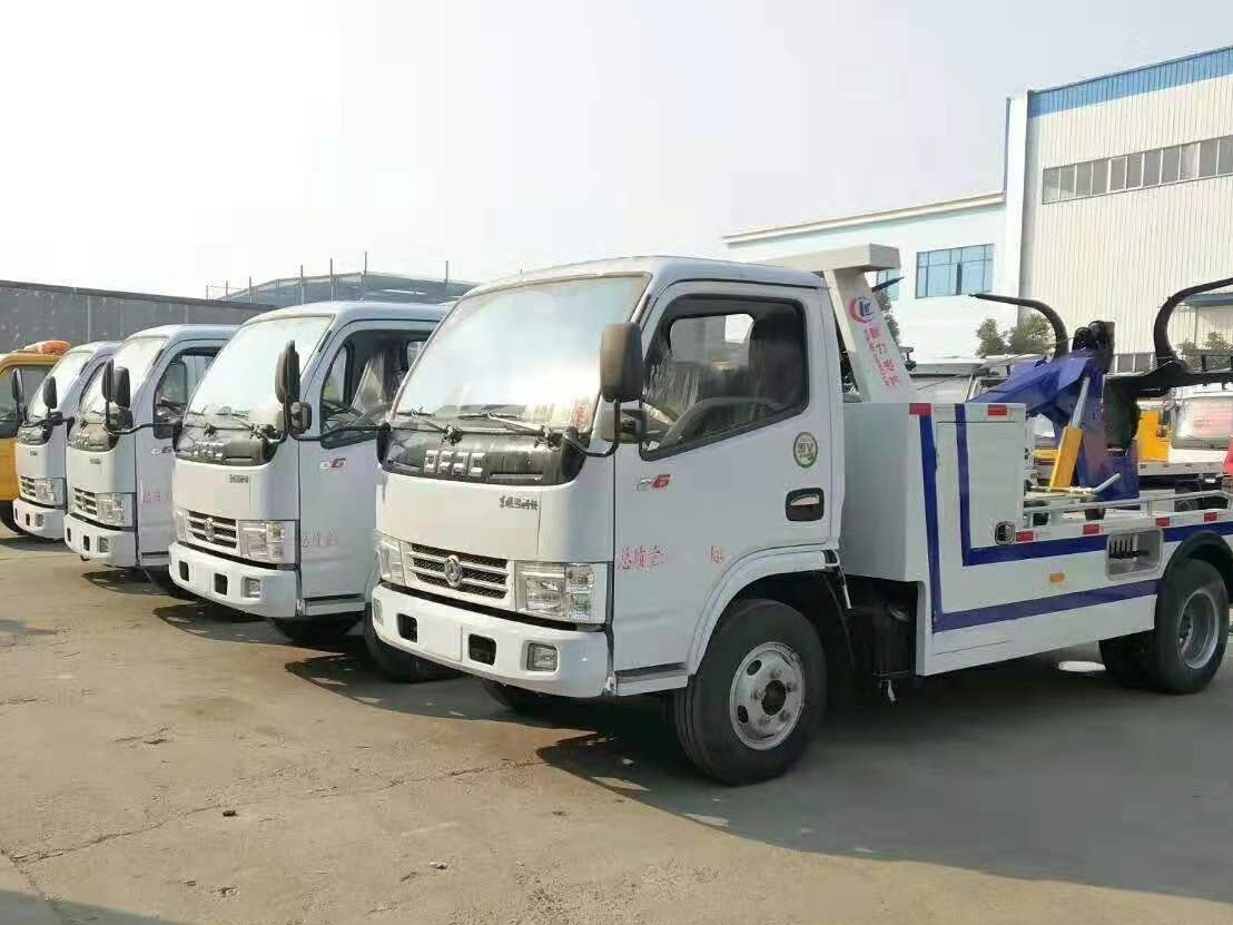 Wrecker with police lights 3