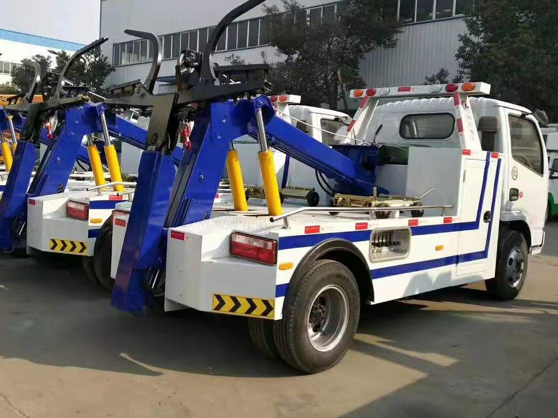 Wrecker with police lights 4