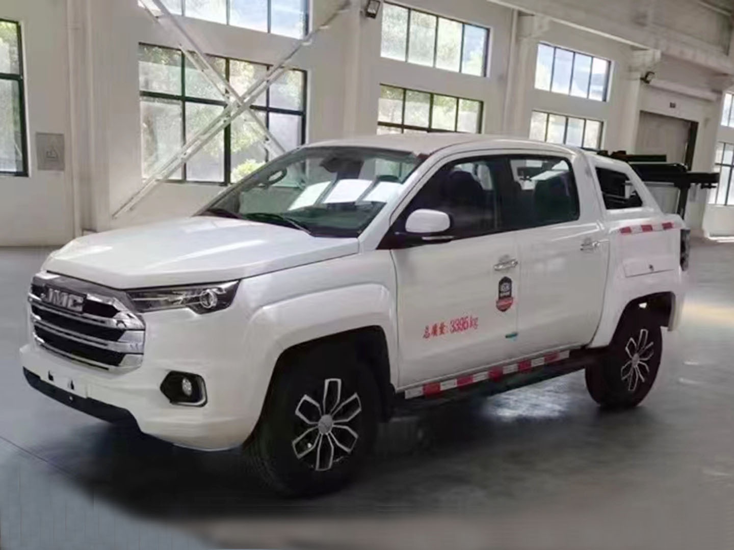 Pick-up-style rescue vehicle