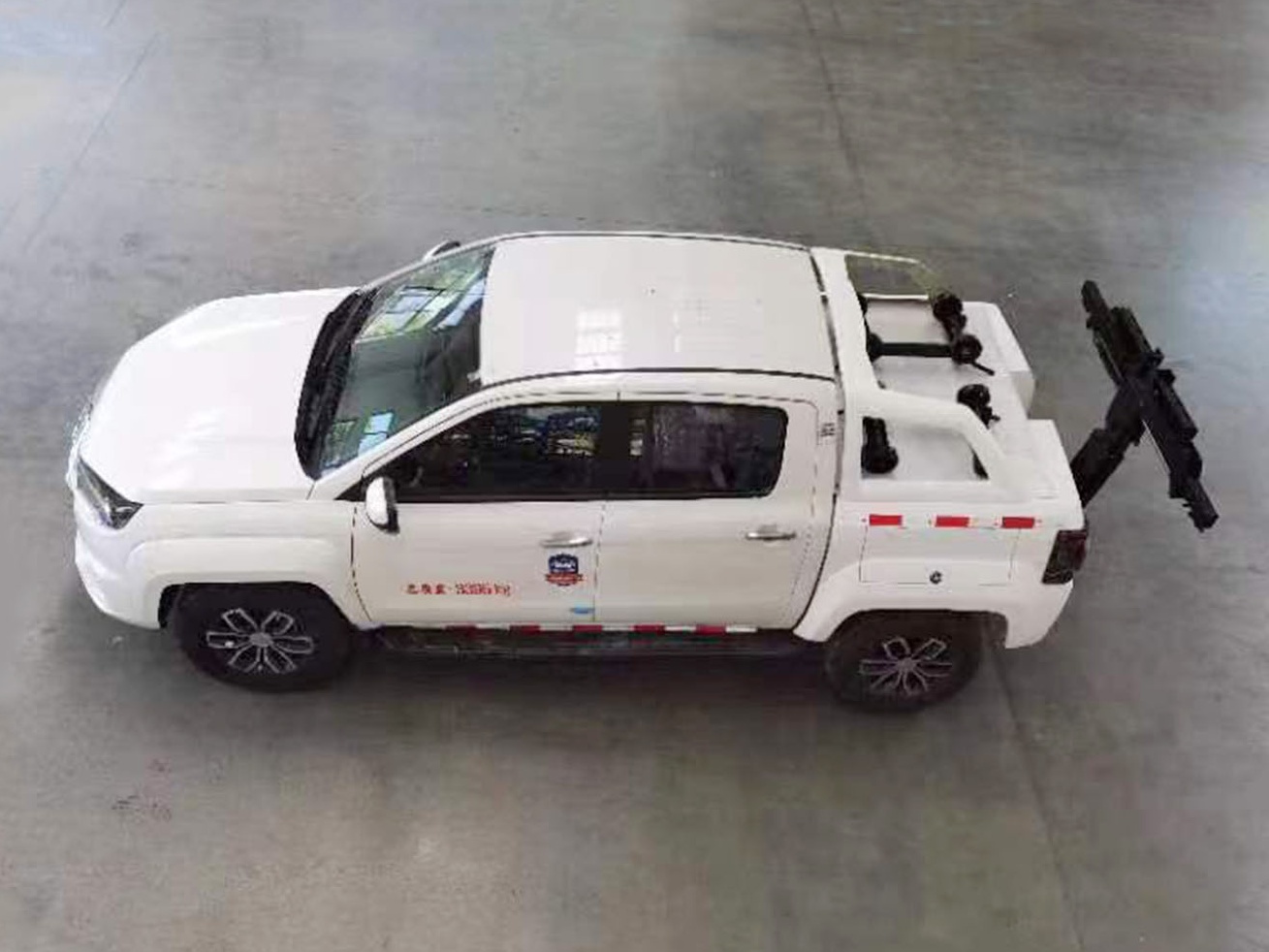 Pick-up-style rescue vehicle 2