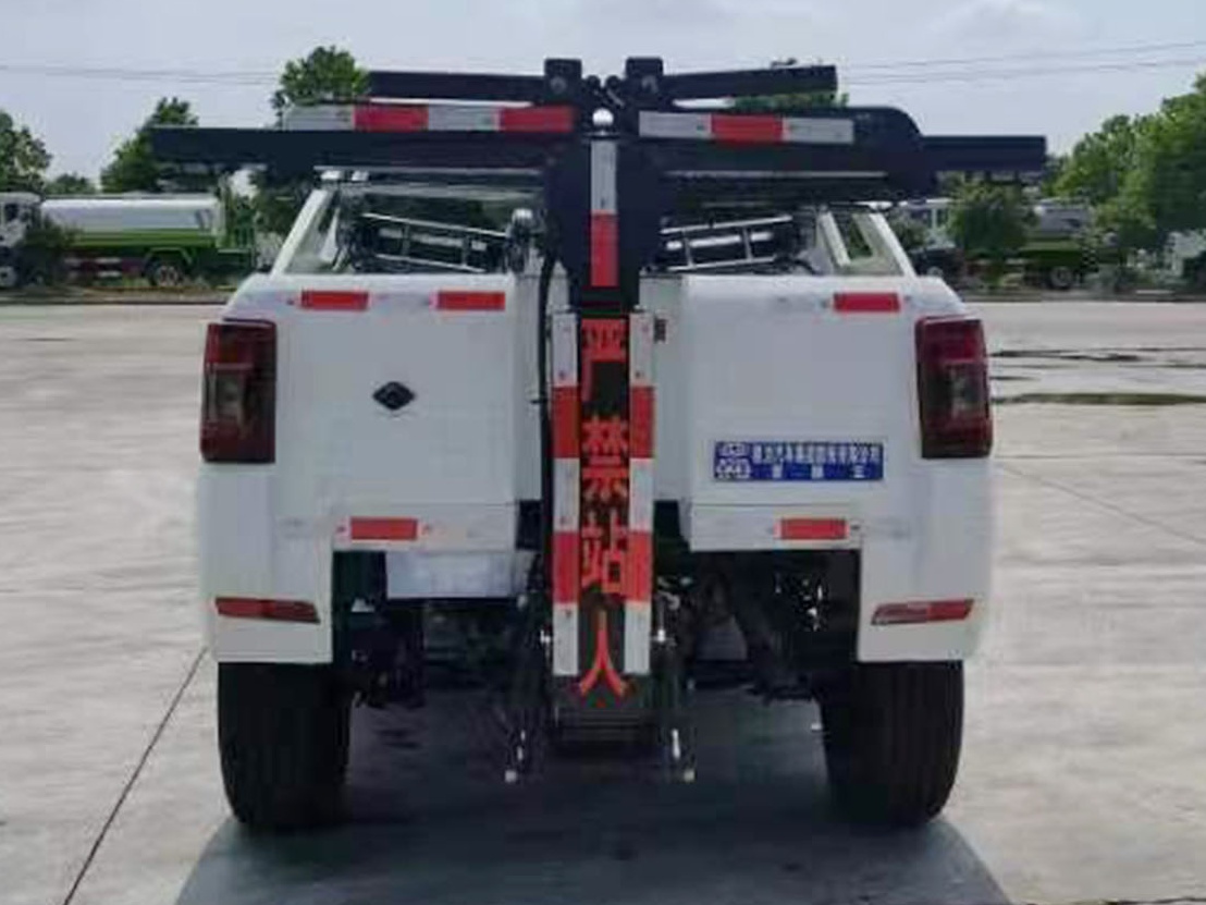 Pick-up-style rescue vehicle 4