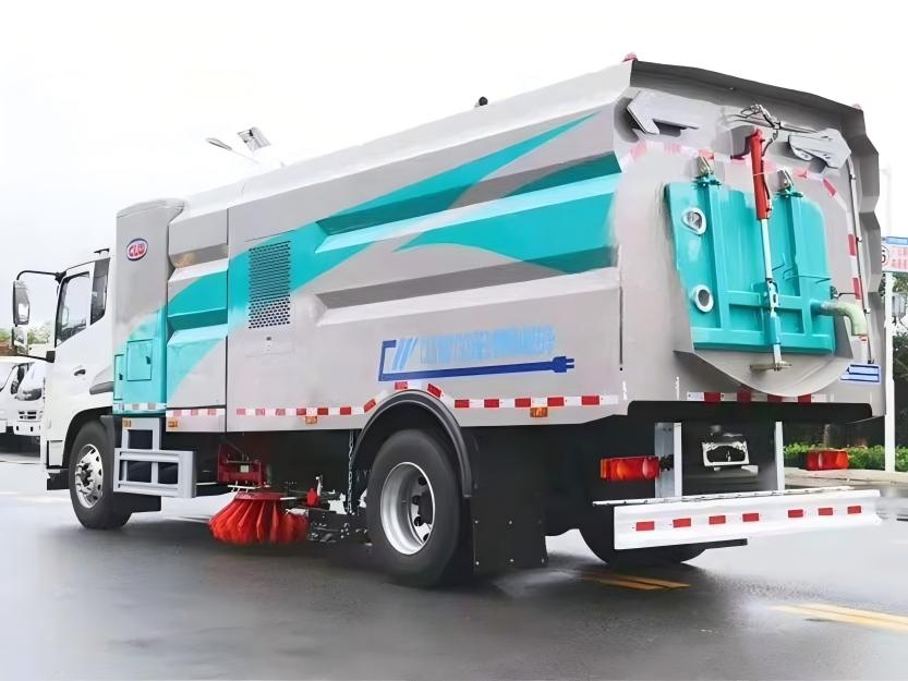 All-electric street sweeper 4