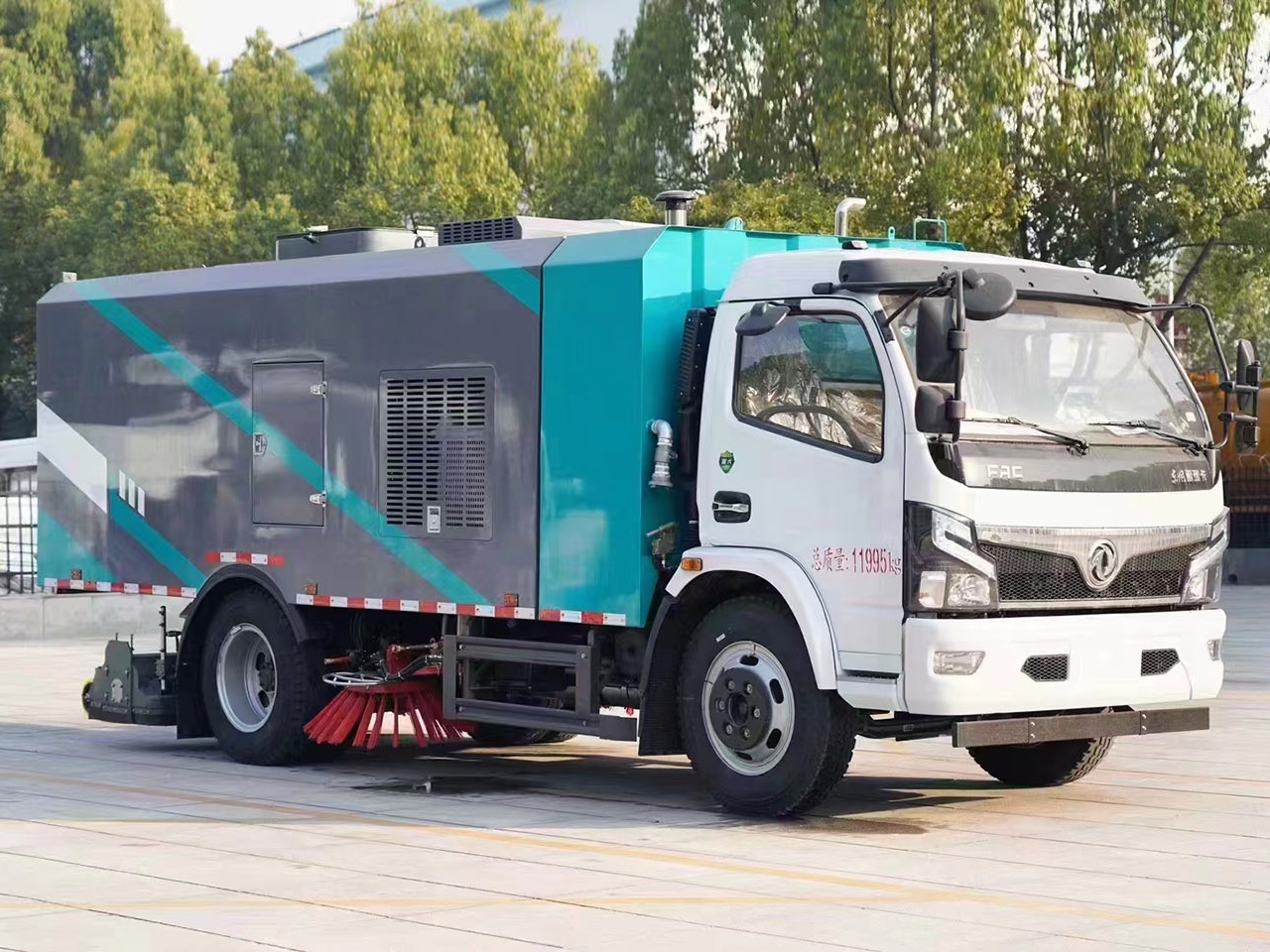 Wet/dry street sweeper 2