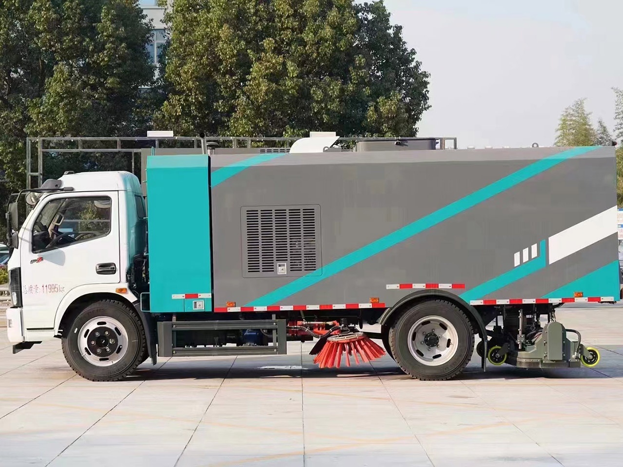 Wet/dry street sweeper 3