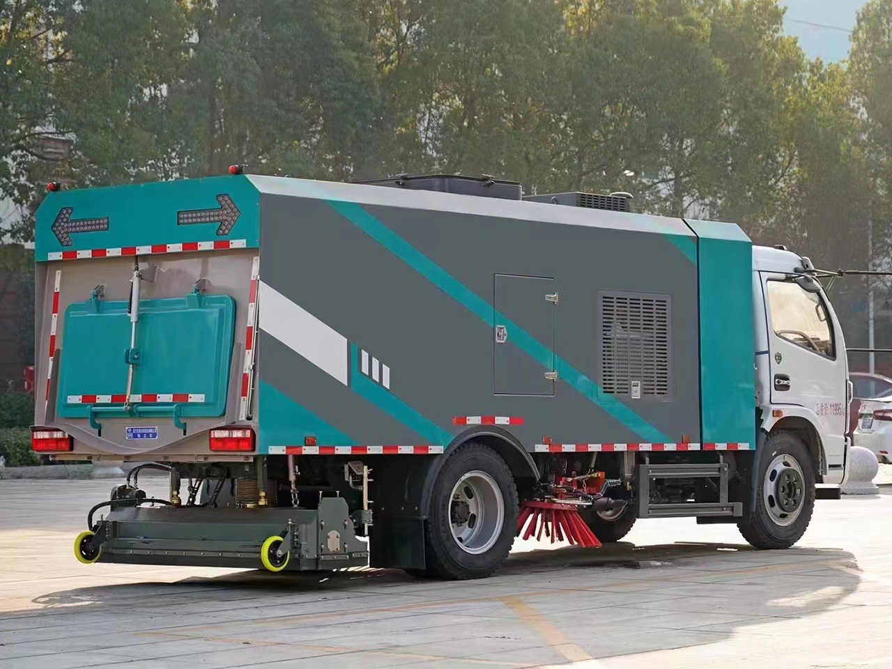 Wet/dry street sweeper 4