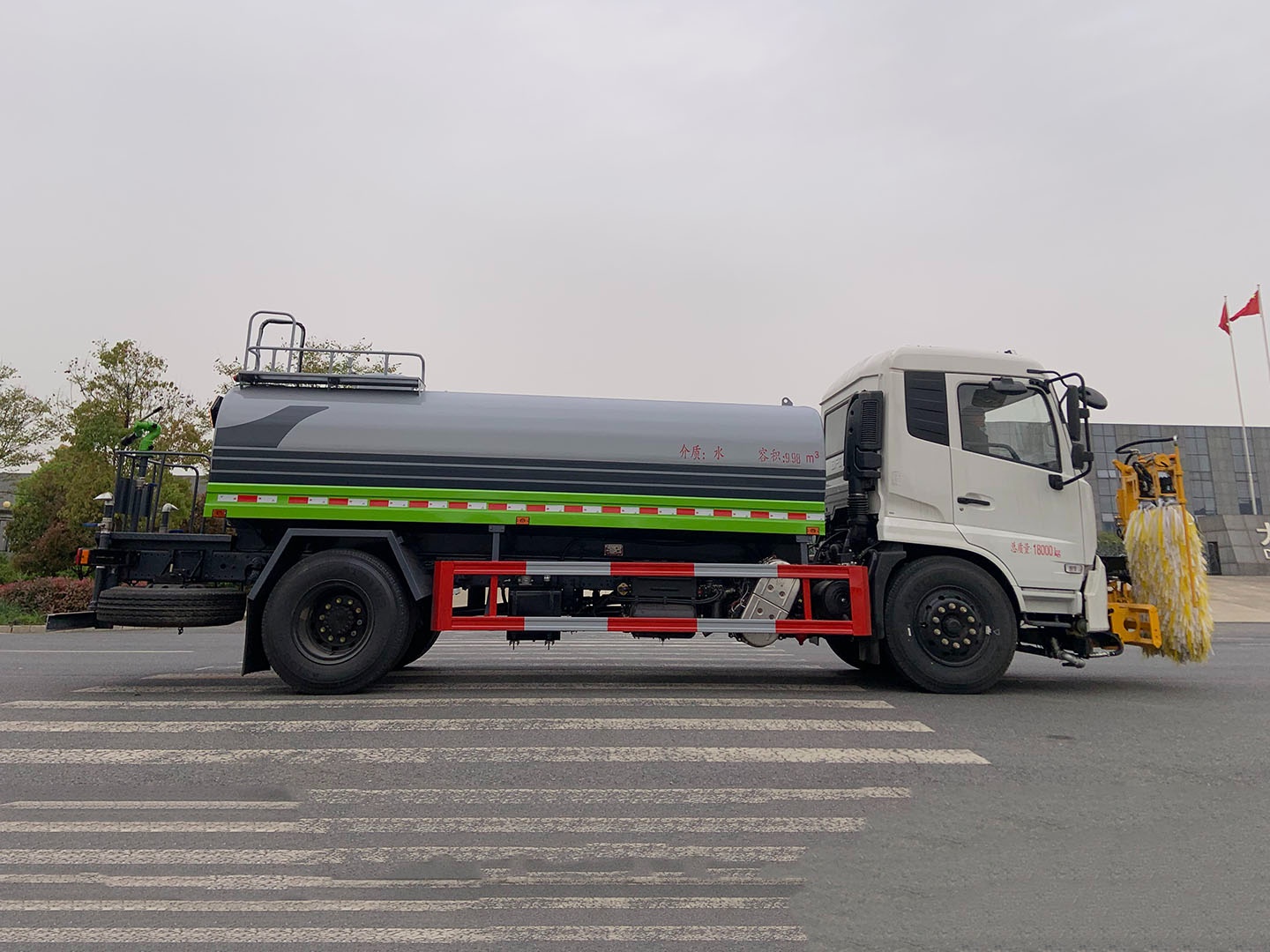 HL-01 Guardrail Cleaning Truck 3