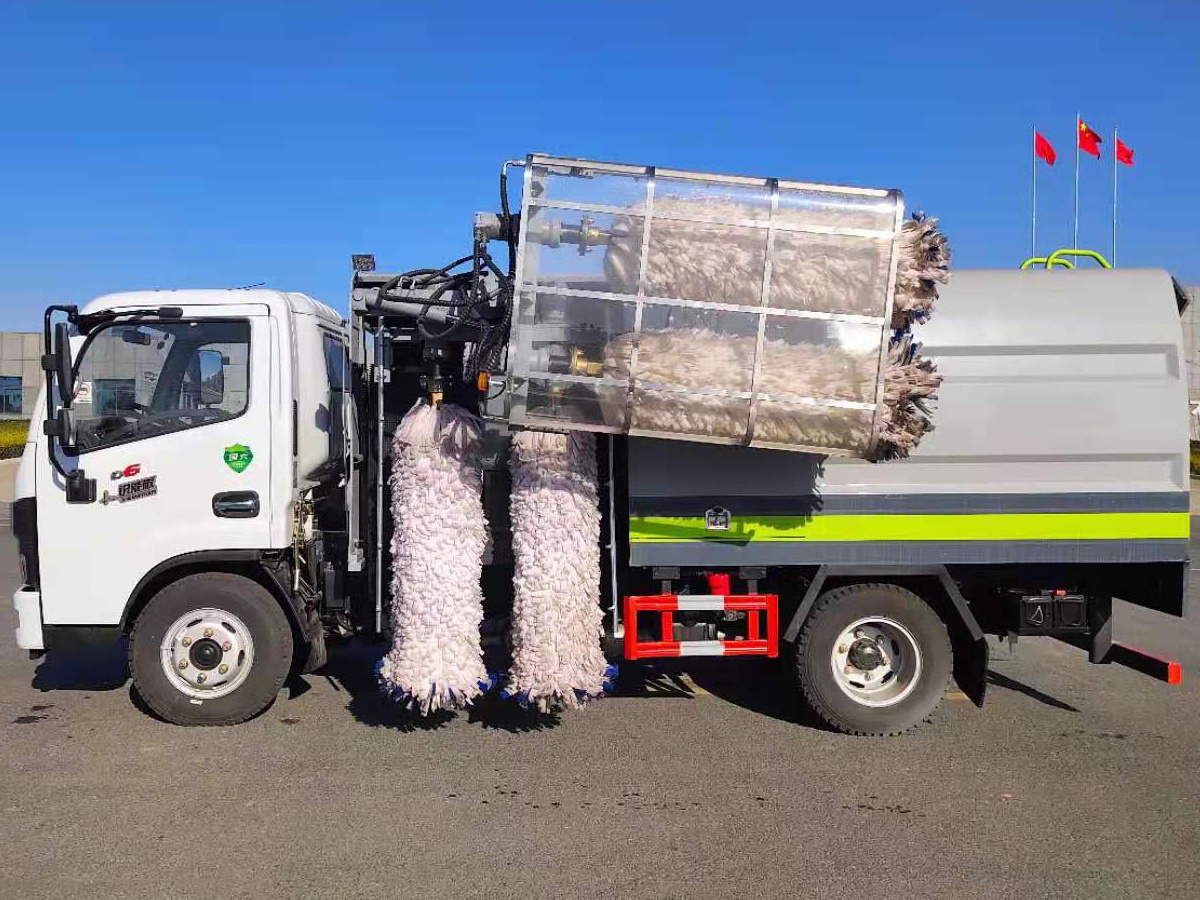 HL-02 Guardrail Cleaning Truck 3