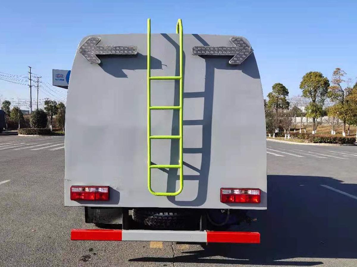 HL-02 Guardrail Cleaning Truck 4