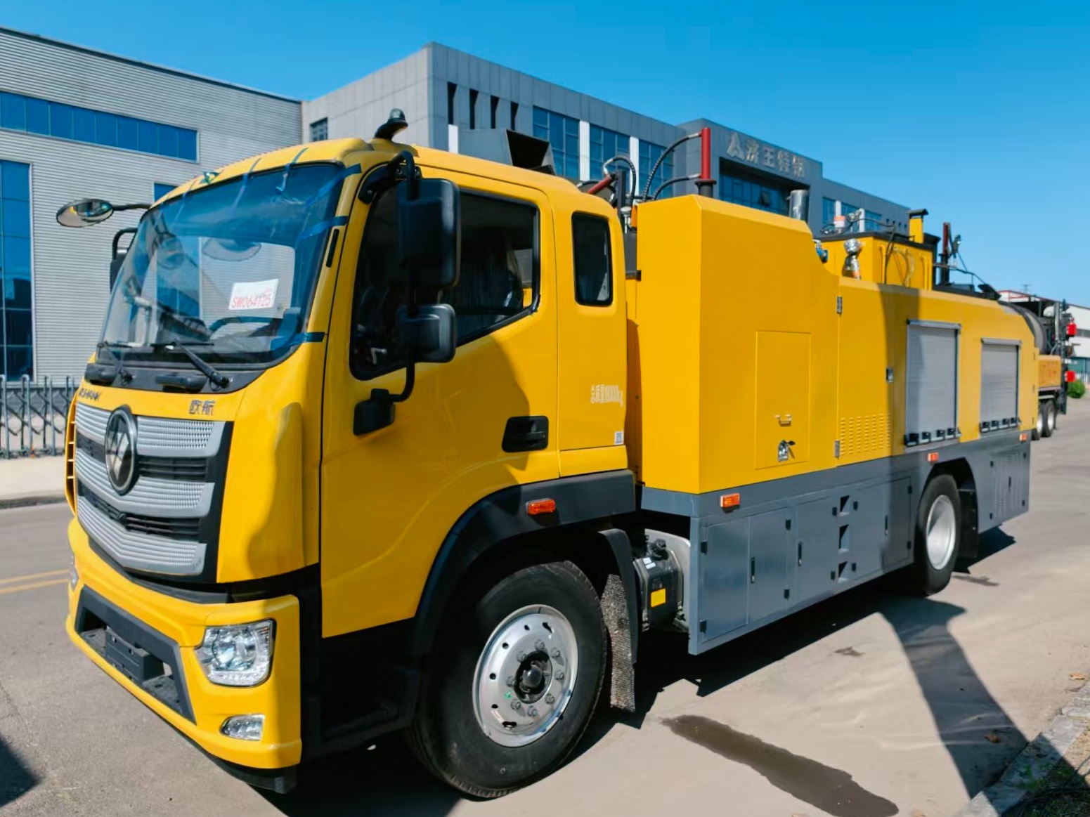 SYL5180TXB6 Vertical Asphalt Pavement Hot Recycling Repair Vehicle