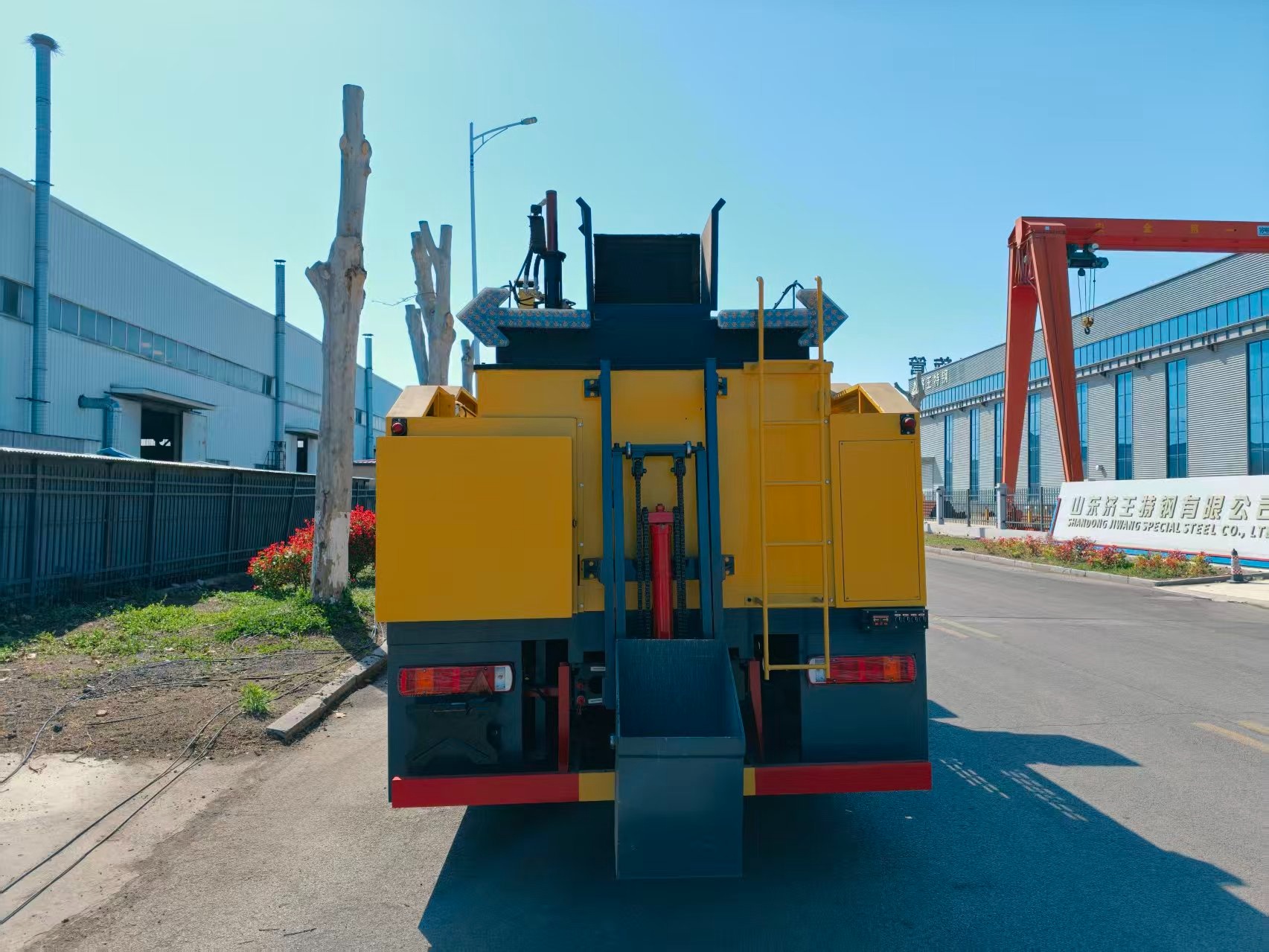 SYL5180TXB6 Vertical Asphalt Pavement Hot Recycling Repair Vehicle 3