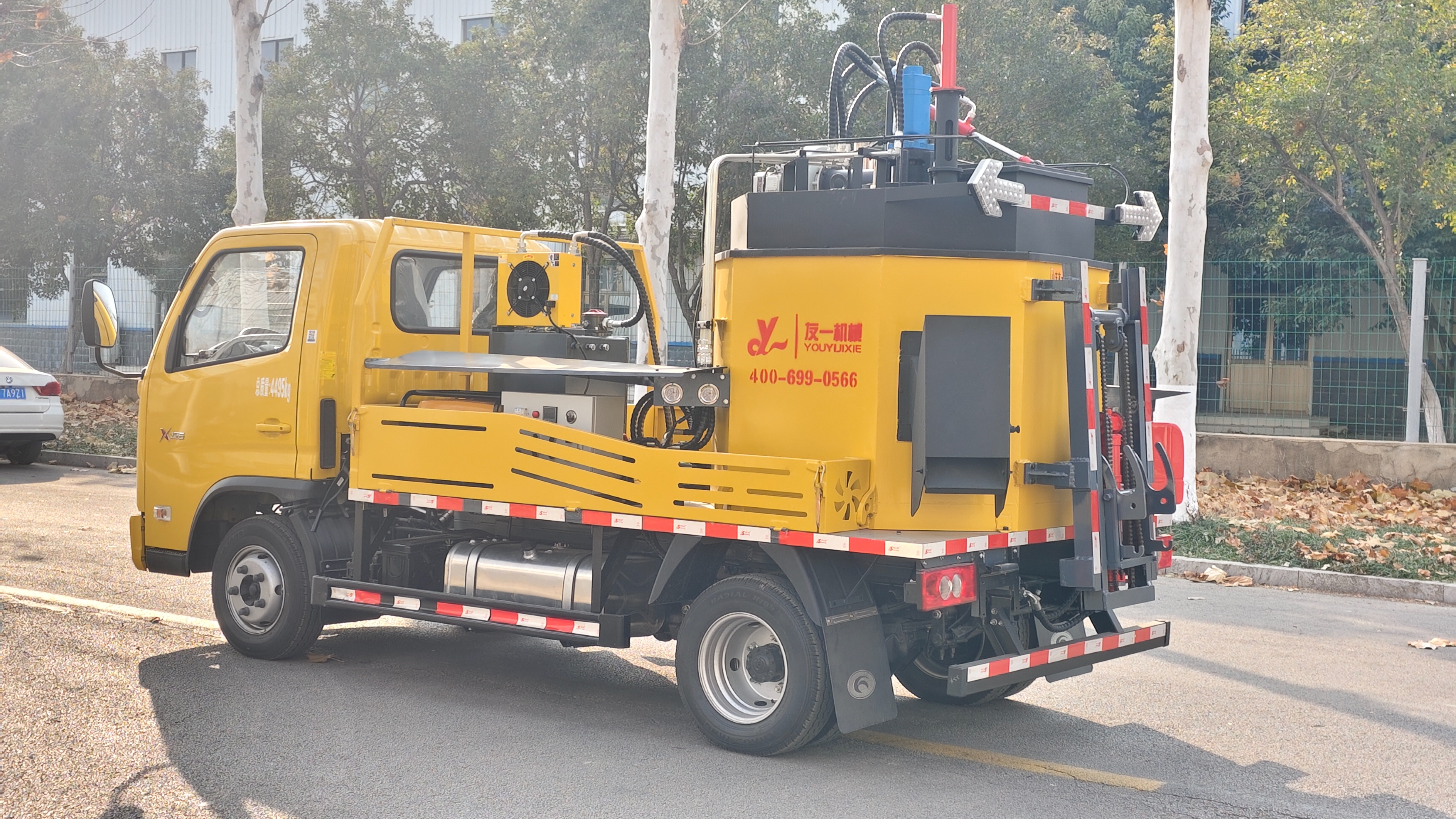 SYL5041TXB6 Single-Drum Asphalt Pavement Hot Recycling and Repair Machine 3