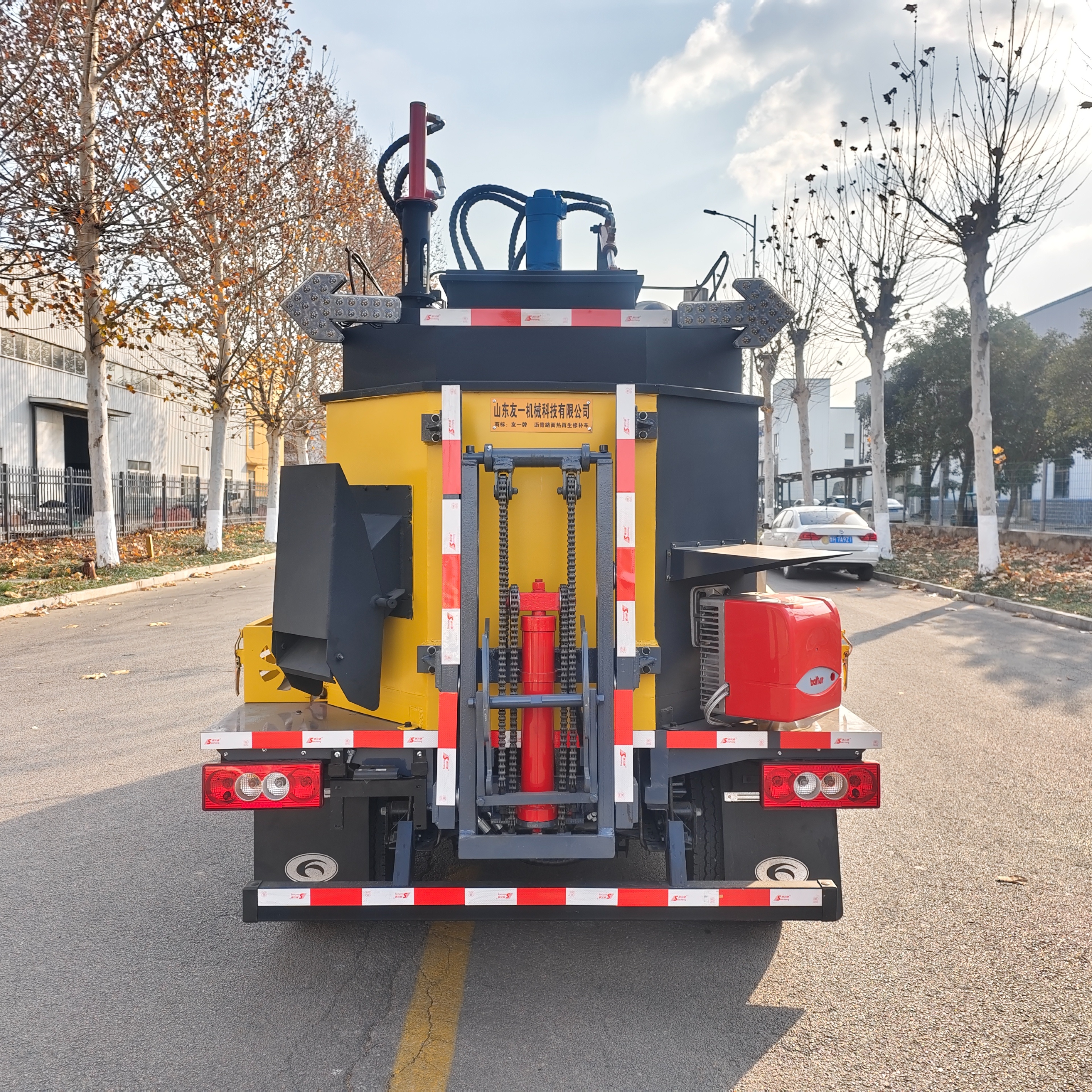 SYL5041TXB6 Single-Drum Asphalt Pavement Hot Recycling and Repair Machine 4