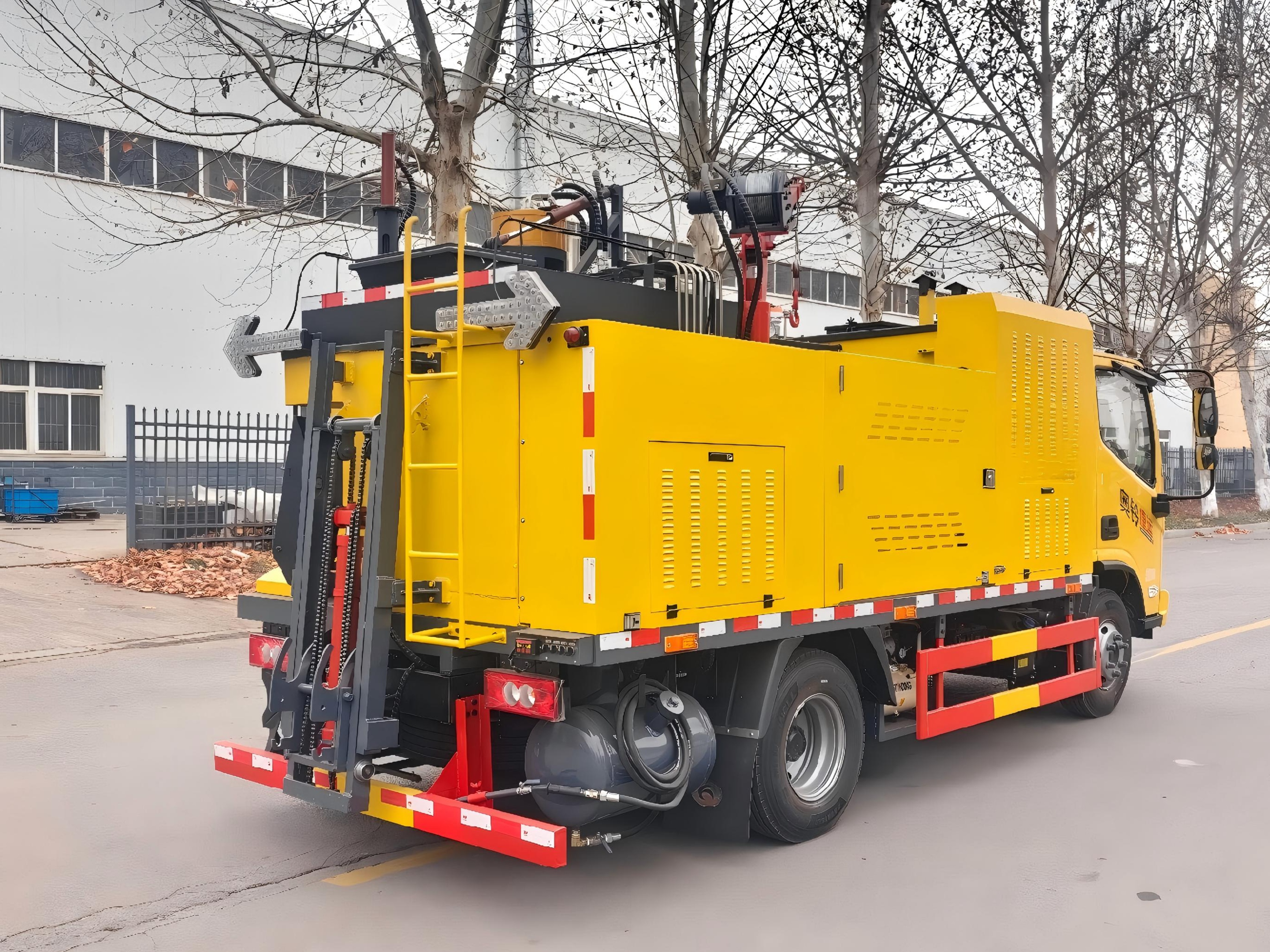 SYL5090TXB6 Single-Drum Asphalt Pavement Hot Recycling and Repair Machine 2