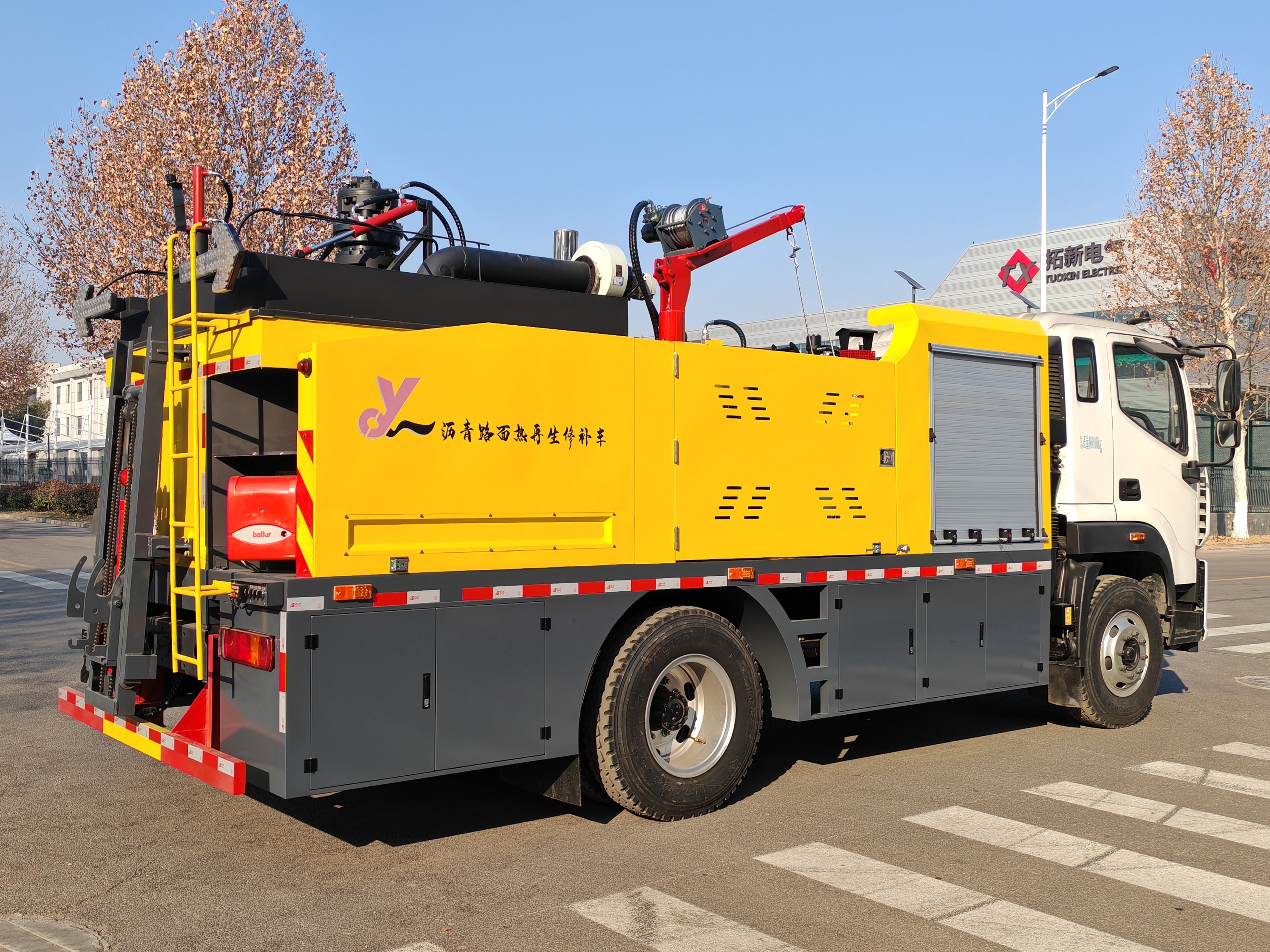 SYL5161TXB6 Single-Drum Asphalt Pavement Hot Recycling and Repair Machine 3