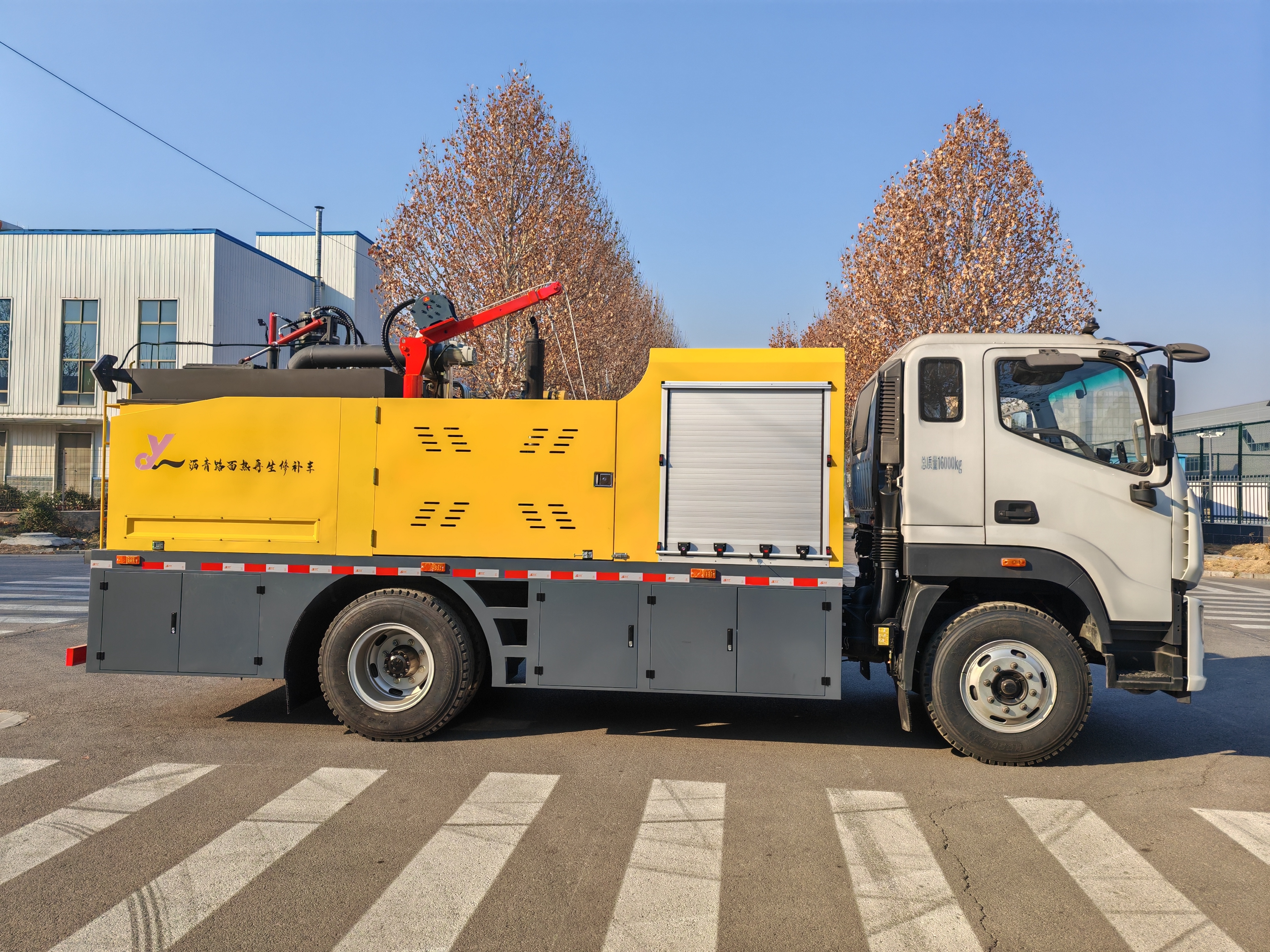 SYL5161TXB6 Single-Drum Asphalt Pavement Hot Recycling and Repair Machine 4