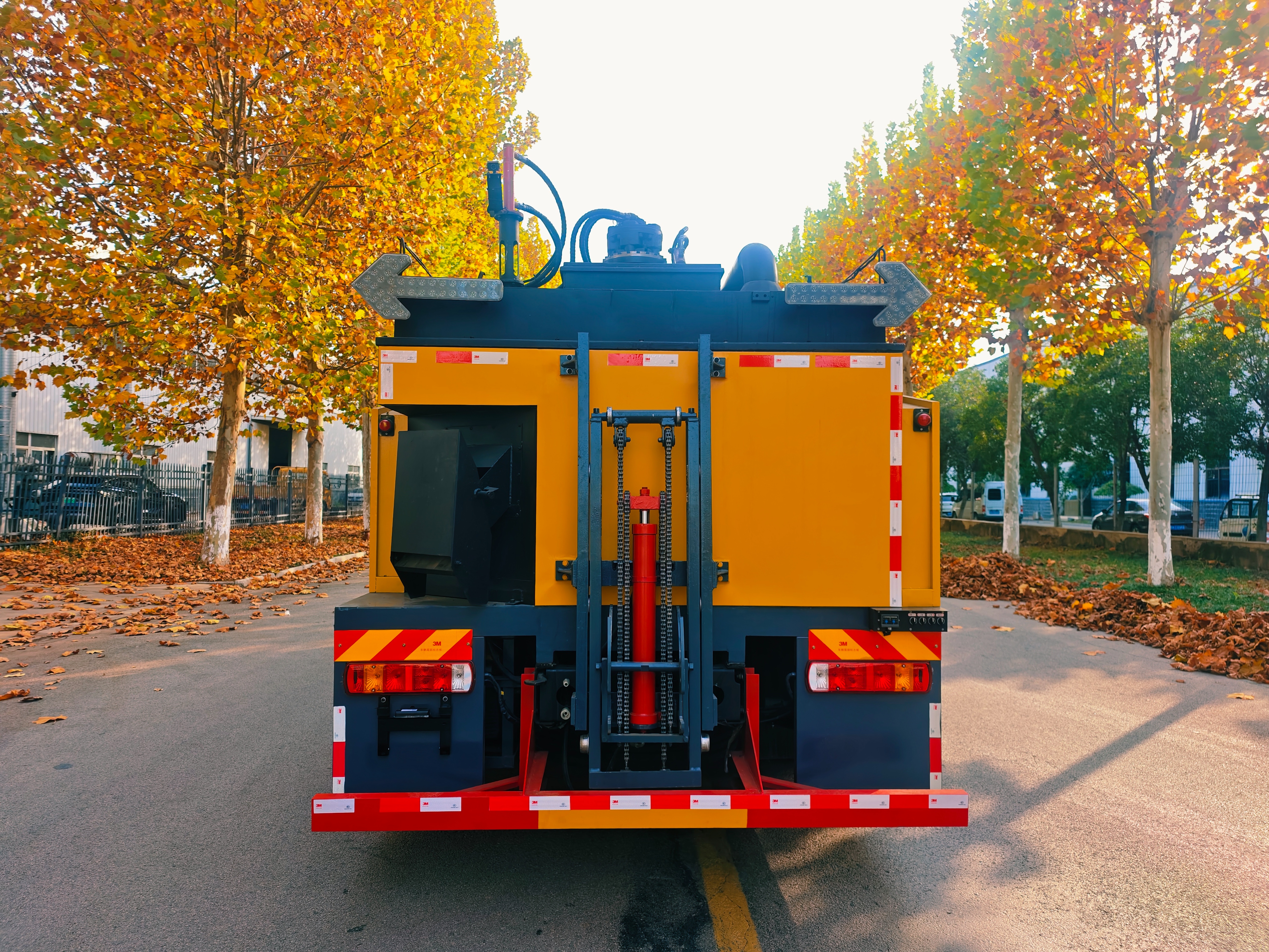 SYL5181TXB6 Single-Drum Asphalt Pavement Hot Recycling and Repair Machine 7