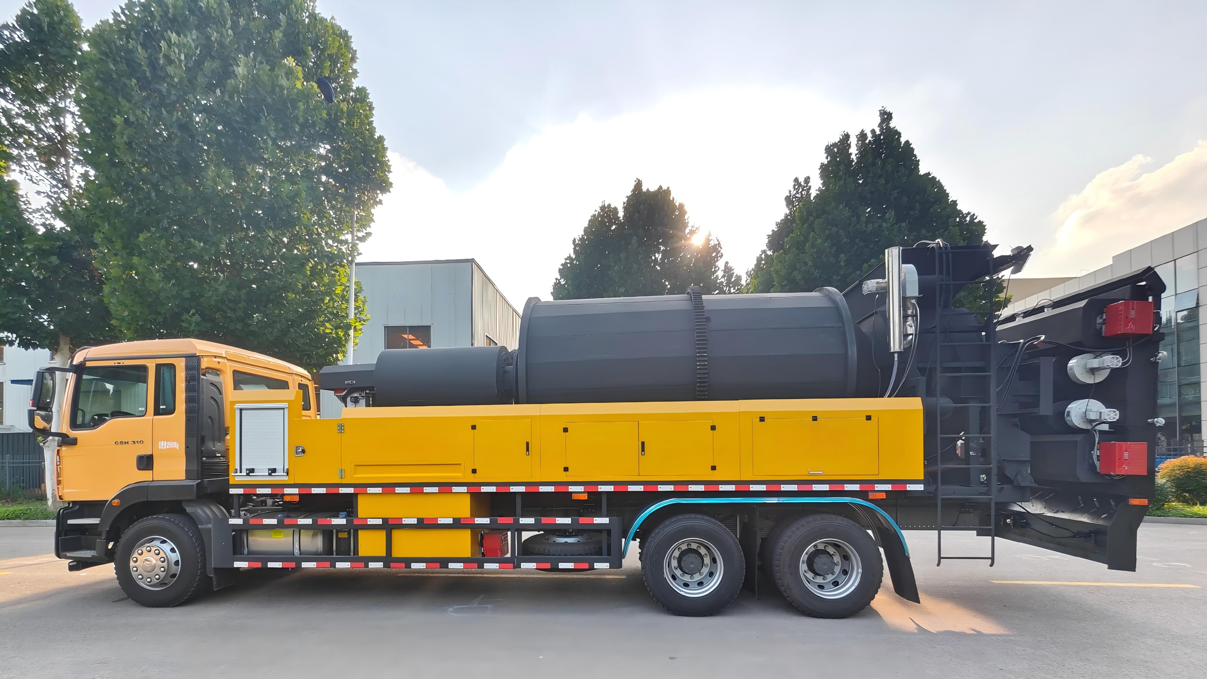 SYL5251TXB6 Asphalt Hot Recycling and Repair Vehicle Equipped with a Heating Wall 2