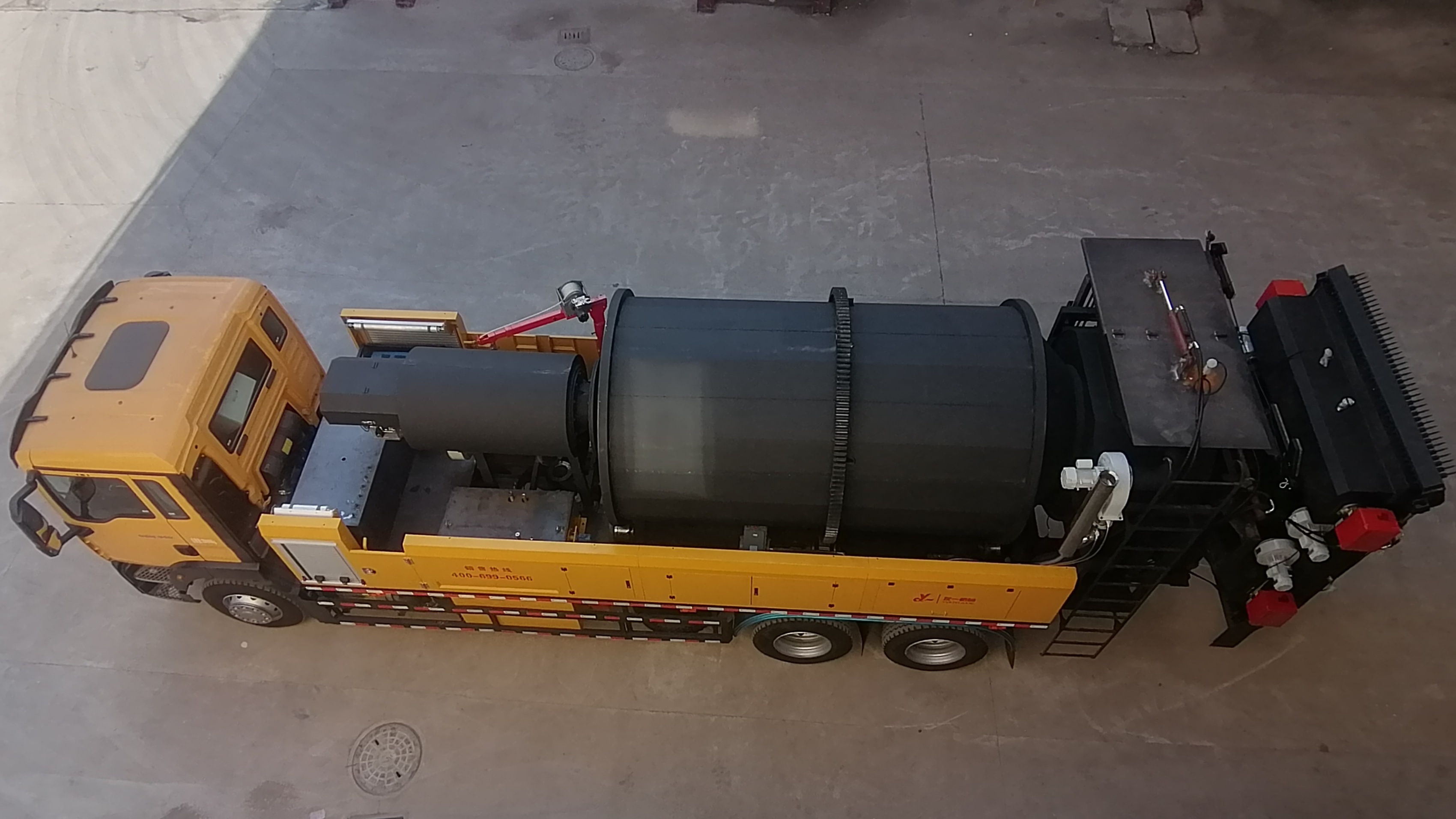 SYL5251TXB6 Asphalt Hot Recycling and Repair Vehicle Equipped with a Heating Wall 6