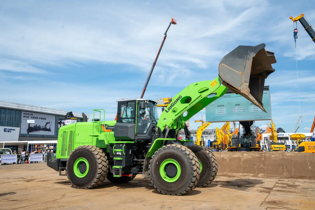 Construction machinery achieves a "good - start" with "double - wheel drive": The electrification penetration rate breaks through 25%, and the export growth rate leads the industry.