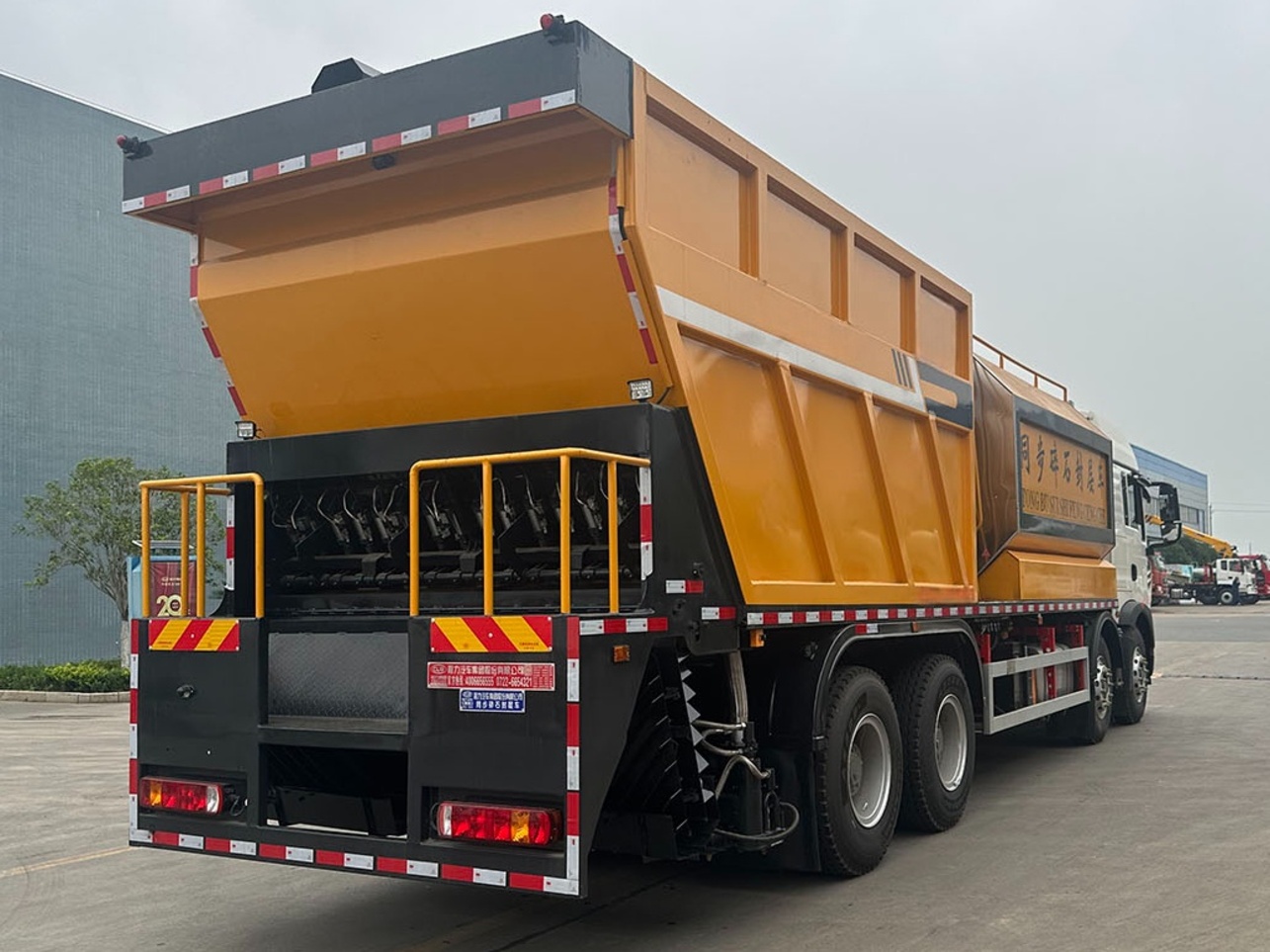 QS5310TFC6BLS sphalt-on-gravel synchronous seal coat truck 4