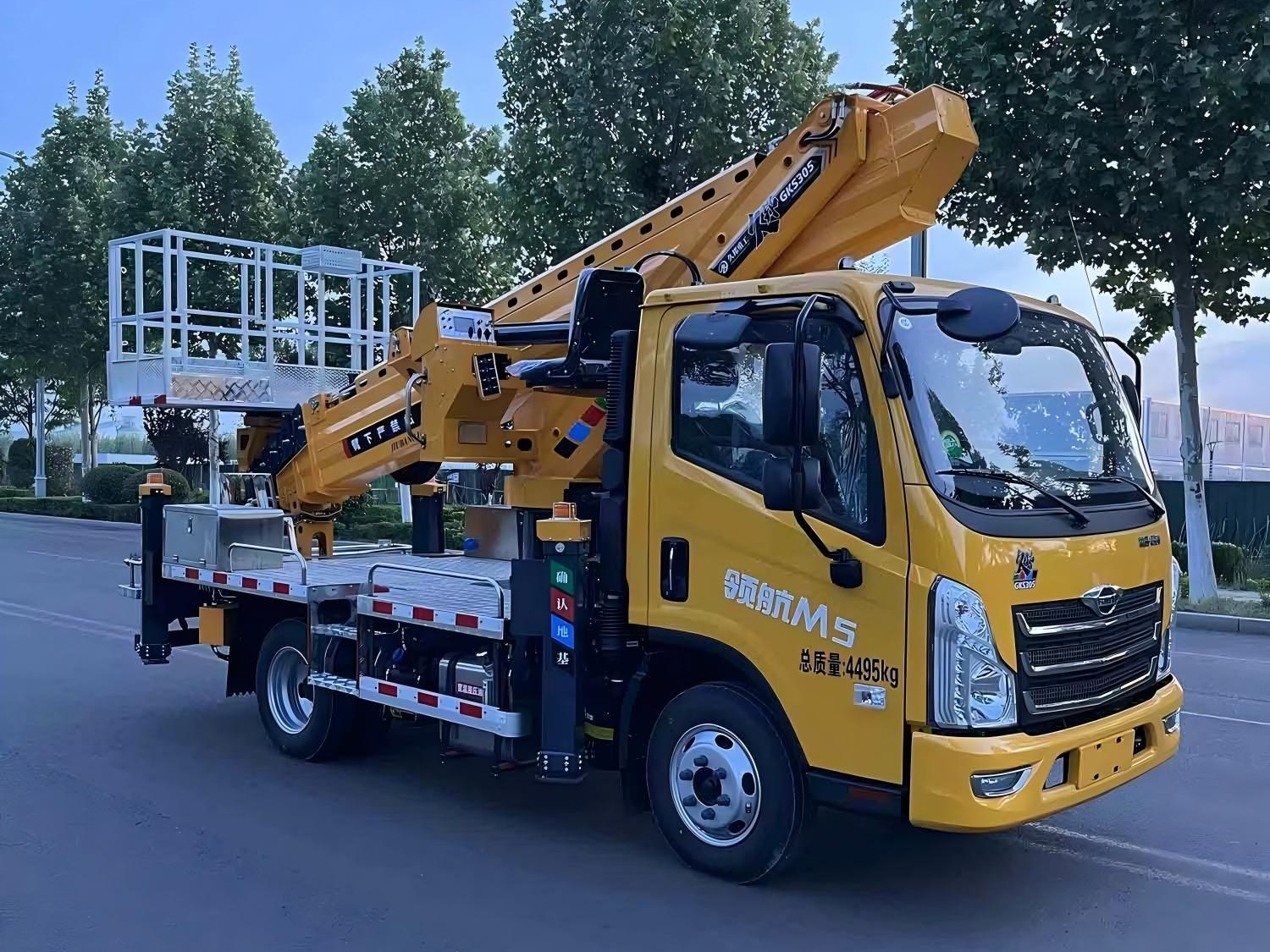 30.5-meter Aerial work vehicle 4