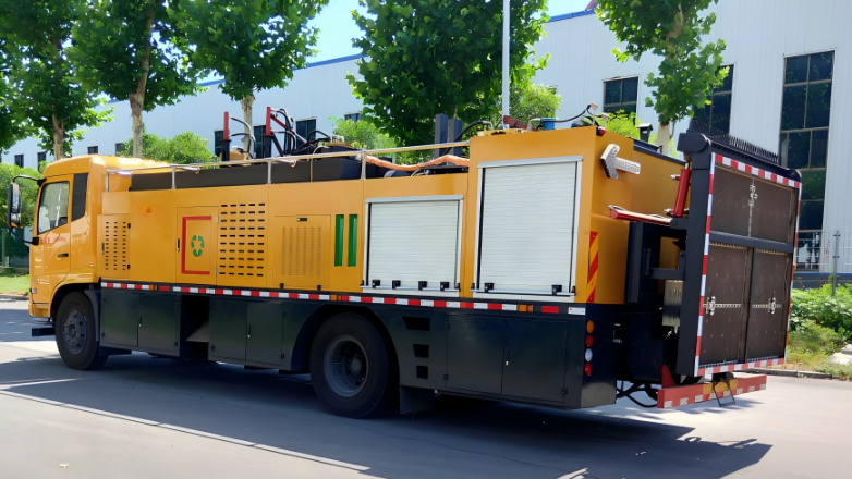 SYL5182TXB6 Asphalt Pavement Hot Recycling Repair Vehicle with Dual Mixing and Heated Walls